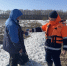 В Великом Новгороде рыбак упал в воду: на помощь пришли три спасателя и техника - 53news.Ru
